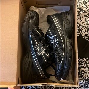 New Balance 740 Men's Black and Silver Athletic Shoes
